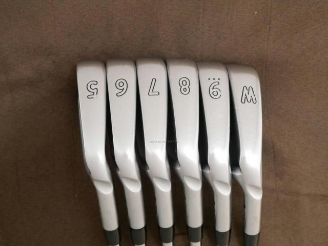 Iron set : Ping : ชุดเหล็ก Ping iBlade (ปี 2018) มีเหล็ก 5-Pw (6 ชิ้น) ก้านเหล็ก NS Pro Modus 120 Flex S