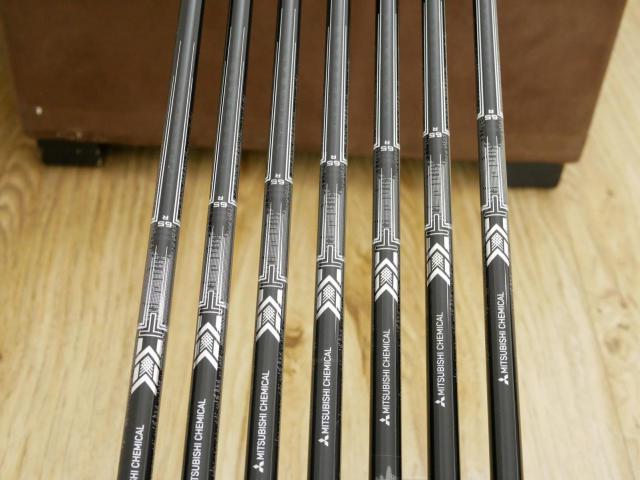 Iron set : Taylormade : ชุดเหล็ก Taylormade P790 (ตัวท้อปสุด ล่าสุด ปี 2023 Japan Spec.) มีเหล็ก 4-Pw (7 ชิ้น) ก้านกราไฟต์ Mitsubishi MMT 65 Flex R