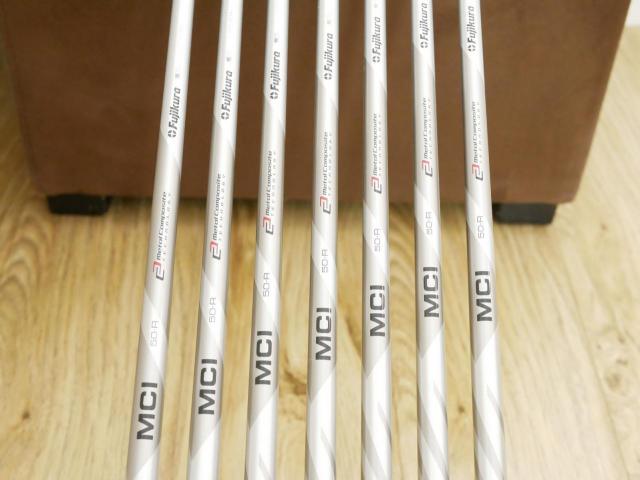 Iron set : Other Brand : ชุดเหล็ก Quelot Aerial (ใบใหญ่ ตีง่าย ไกล) มีเหล็ก 5-Pw,Aw (7 ชิ้น) ก้านกราไฟต์ Fujikura MCI 50 Flex R