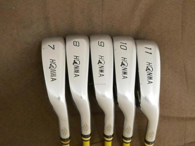 Iron set : Honma : **ก้าน 3 ดาว** ชุดเหล็ก Honma Beres IS-05 Forged (รุ่นปี 2017) มีเหล็ก 7-11 (5 ชิ้น) ก้าน ARMRQ ∞ (48) Flex SR (3 ดาว)