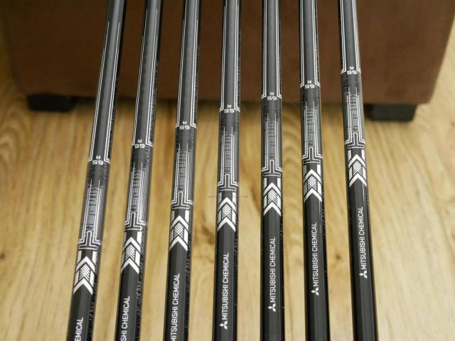 Iron set : Taylormade : ชุดเหล็ก Taylormade P790 (ตัวท้อปสุด ล่าสุด ปี 2023 Japan Spec.) มีเหล็ก 4-Pw (7 ชิ้น) ก้านกราไฟต์ Mitsubishi MMT 65 Flex R