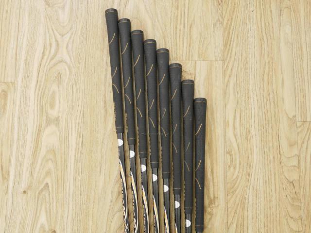 Iron set : Honma : **ก้าน 3 ดาว** ชุดเหล็ก Honma Beres IS-05 Black Limited Forged มีเหล็ก 6-11,Aw,Sw (8 ชิ้น ระยะเทียบเท่า 5-Pw,Aw,Sw ของรุ่นอื่นๆ) ก้าน ARMRQ ∞ (48) Flex R (3 ดาว)