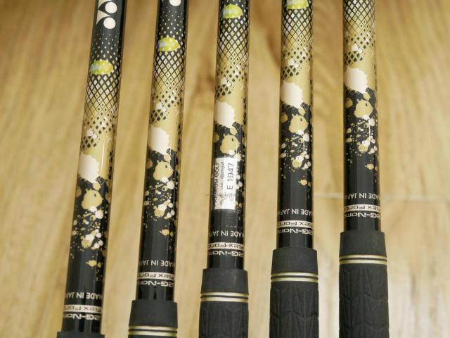 Iron set : Yonex : ชุดเหล็ก Yonex Royal E-Zone (รุ่นล่าสุด ปี 2024 หน้าเด้งสุดๆ ตีไกลสุดๆ) มีเหล็ก 6-Pw (5 ชิ้น) ก้านกราไฟต์ Flex SR