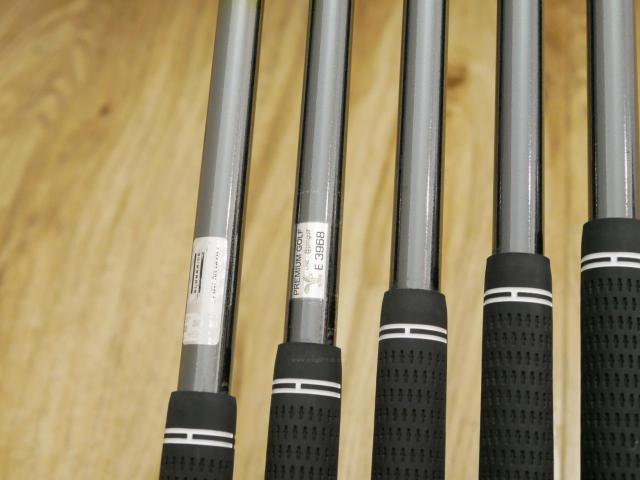 Iron set : Daiwa : ชุดเหล็ก Daiwa GIII (รุ่นท๊อปสุดๆ ของใหม่ 8 หมื่นบาท ปี 2019 หน้าเด้งสุดๆ ใบใหญ่ ตีไกลมาก) มีเหล็ก 7-10,Pw (5 ชิ้น) ก้านกราไฟต์ Flex R