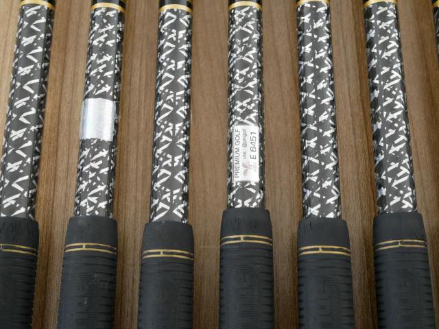 Iron set : Honma : ชุดเหล็ก Honma Beres Black Forged (ออกปี 2022 สวยมากๆ) มีเหล็ก 5-11,Aw,Sw (9 ชิ้น เทียบเท่า 4-Pw,Aw,Sw) ก้าน ARMRQ MX Flex R