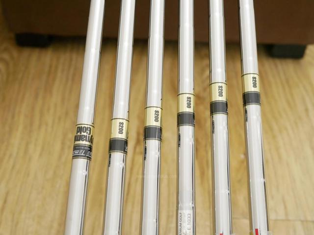 Iron set : Titleist : **ของใหม่ ยังไม่แกะพลาสติก** ชุดเหล็ก Titleist T100 Forged (รุ่นล่าสุด ออกปี 2023 นุ่ม แน่น คม) มีเหล็ก 5-Pw (6 ชิ้น) ก้านเหล็ก Dynamic Gold S200