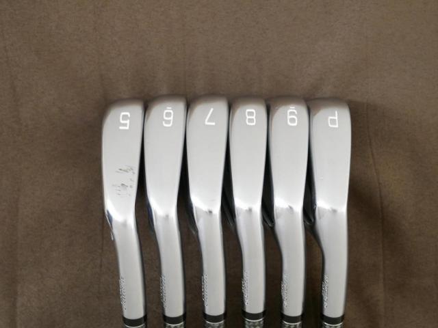 Iron set : Mizuno : ชุดเหล็ก Mizuno JPX 923 Forged (ออกปี 2023 ตัวท๊อป นุ่ม แน่น) มีเหล็ก 5-Pw (6 ชิ้น) ก้านกราไฟต์ Fujikura MCI 60 Flex R