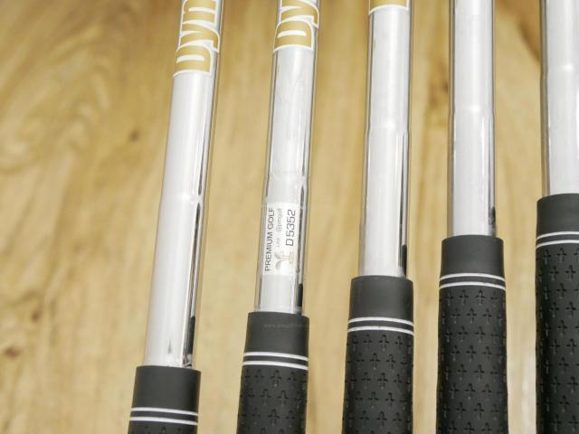 Iron set : Daiwa : ชุดเหล็ก Daiwa OnOff AKA FF (รุ่นปี 2022 หน้าเด้ง ตีไกลมากๆ) มีเหล็ก 7-Pw,Aw,As (6 ชิ้น) ก้านเหล็ก Dynamic Gold 105 R300